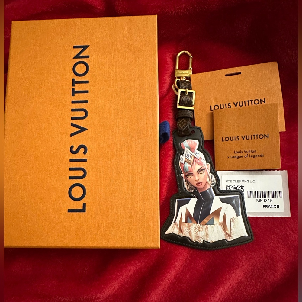 🎈SOLD🎈Limited edition LVX LOL Qiyana key charm